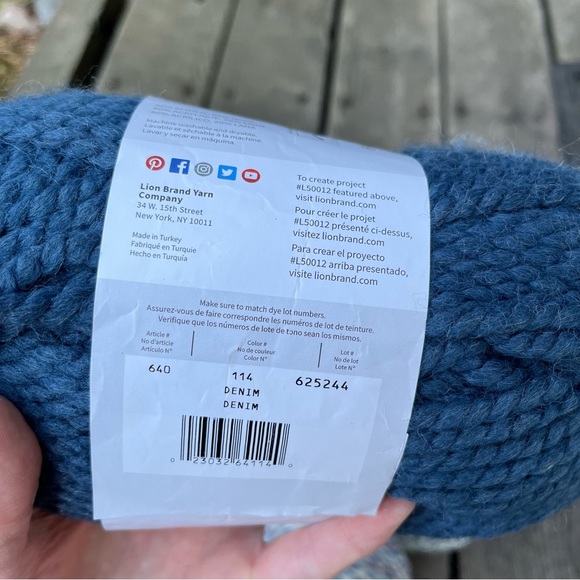 Lion Brand Wool-Ease Thick & Quick Yarn : 2 & 1 Other Unknown Yarn - Picture 7 of 12